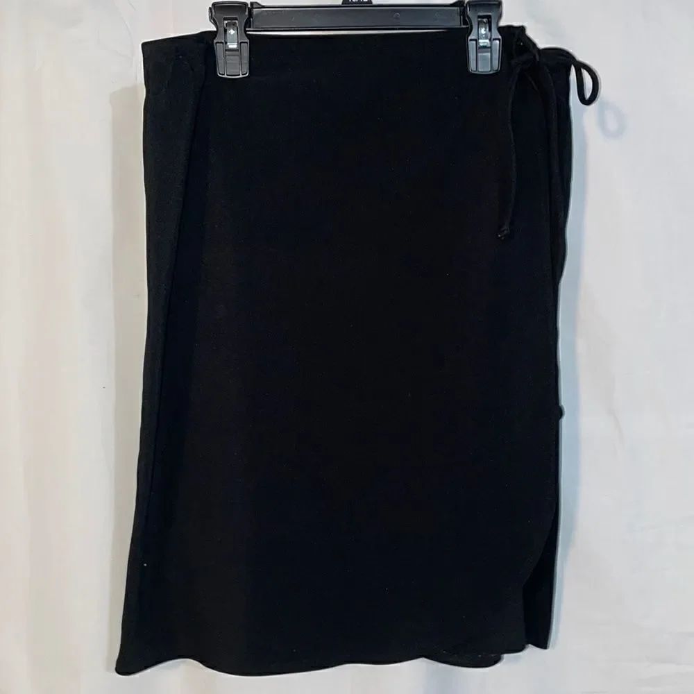 Fashion bug black skirt